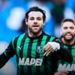 Quattro gol nella ripresa, il Sassuolo batte la Salernitana e si prende la vetta